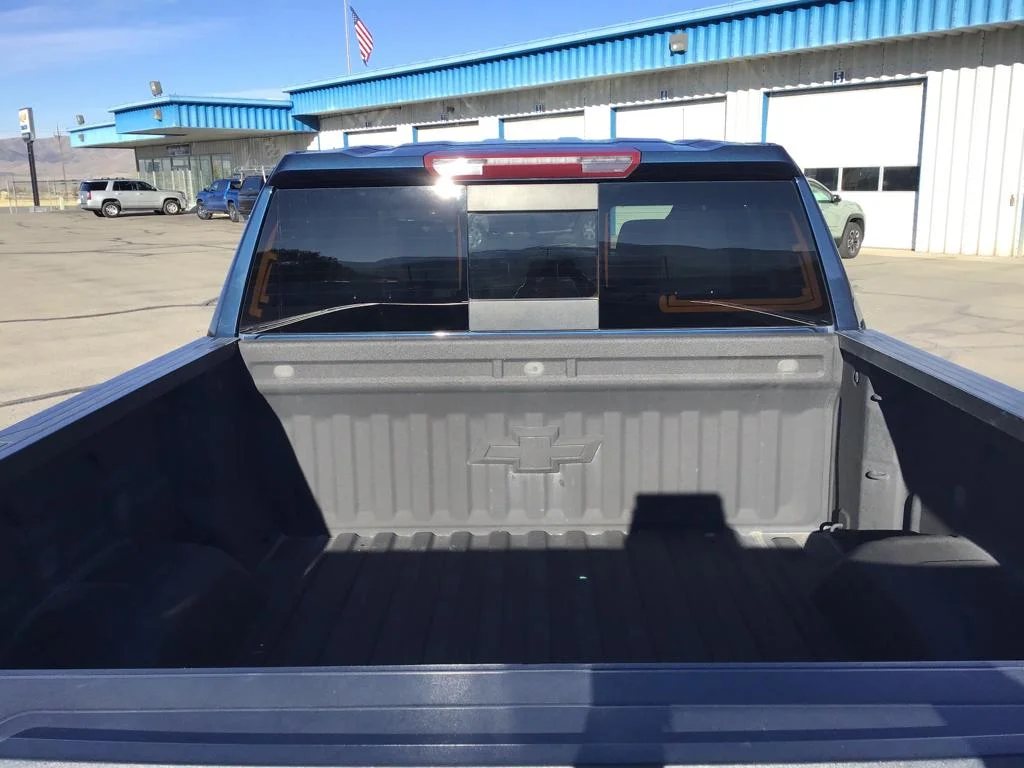 Used 2020 Northsky Blue Metallic Chevrolet RST image 9
