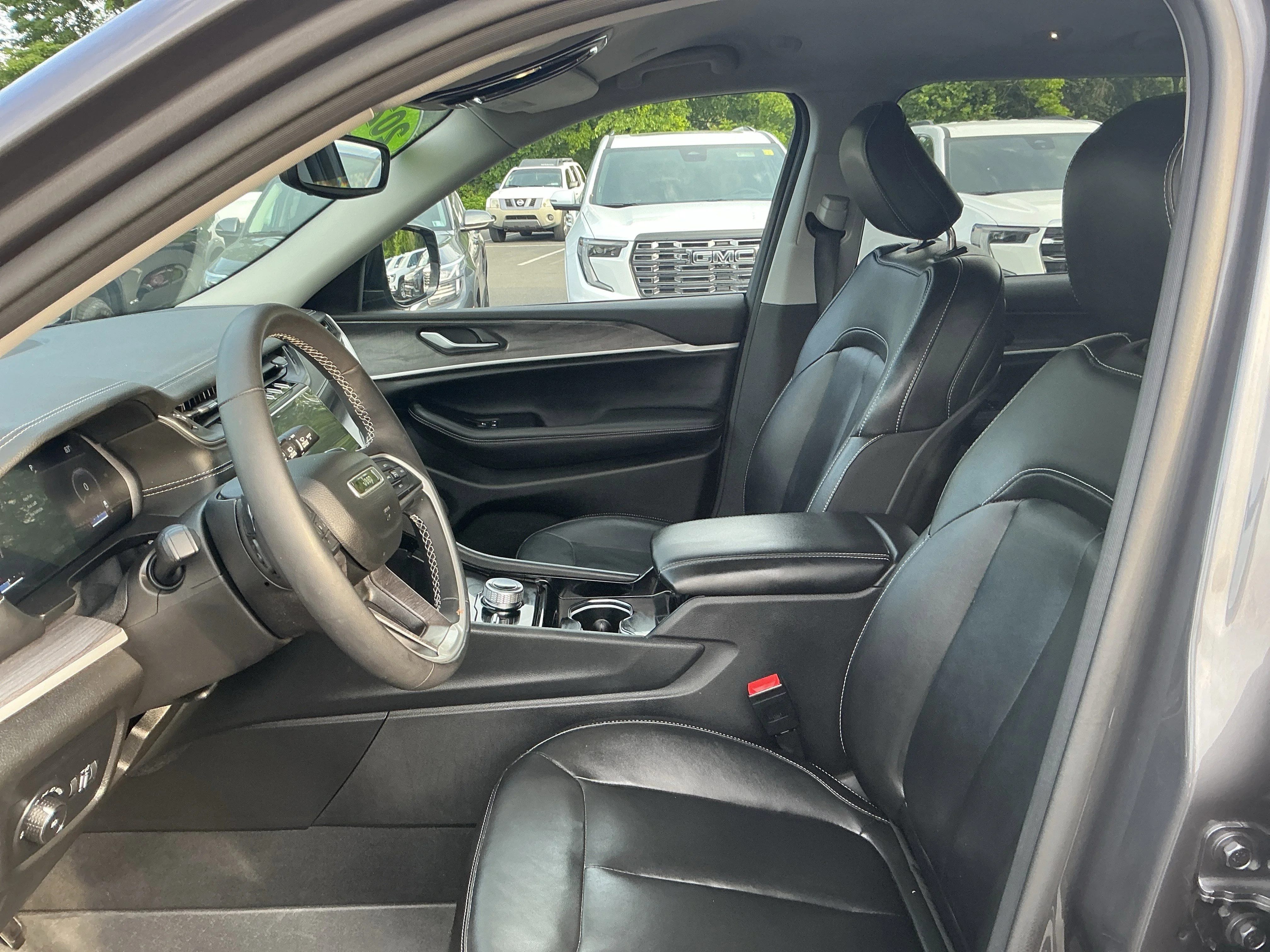 Used 2023 Grey Jeep Limited image 15