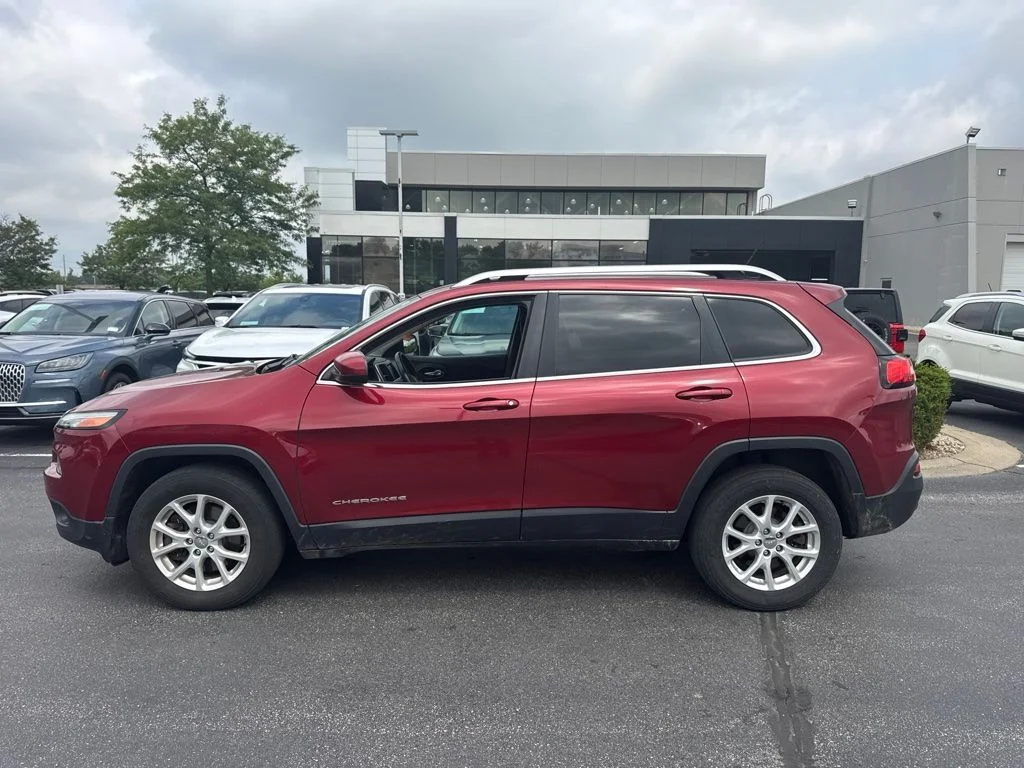 Used 2015 Red Jeep Latitude image 2