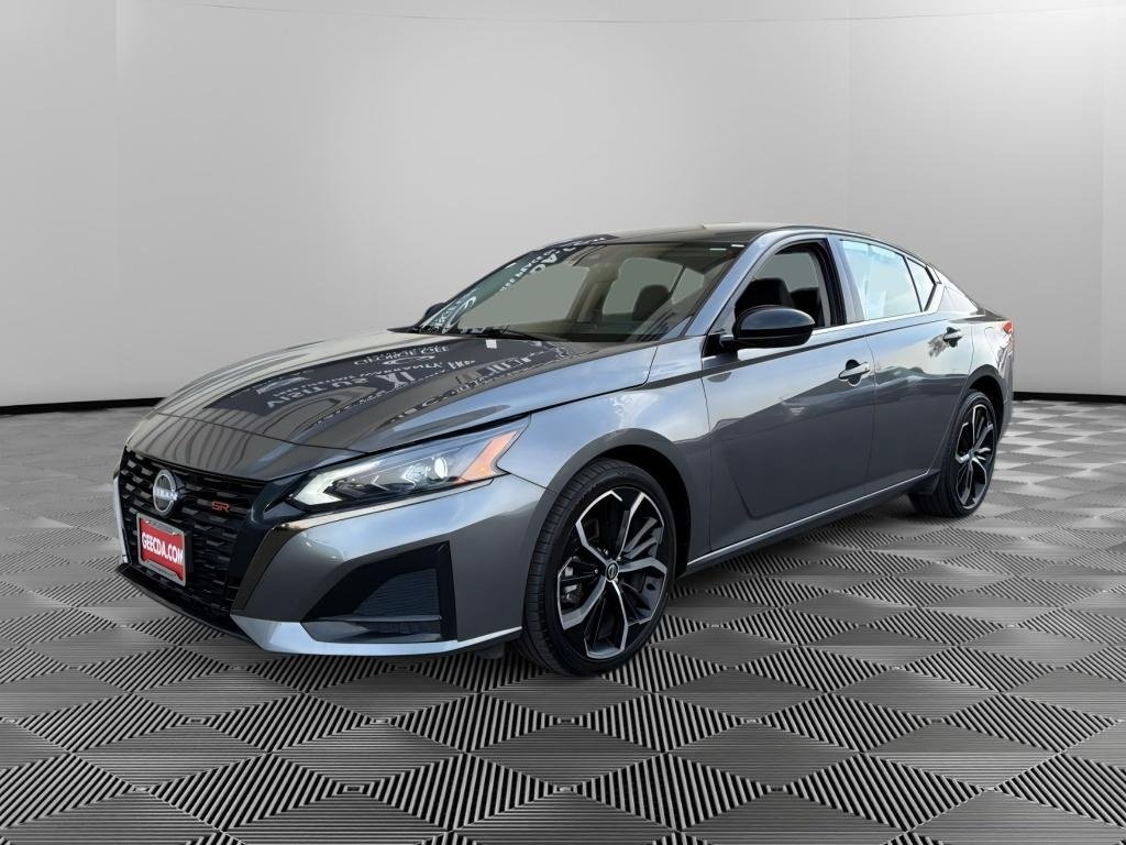 Used 2025 Grey Nissan SR image 1