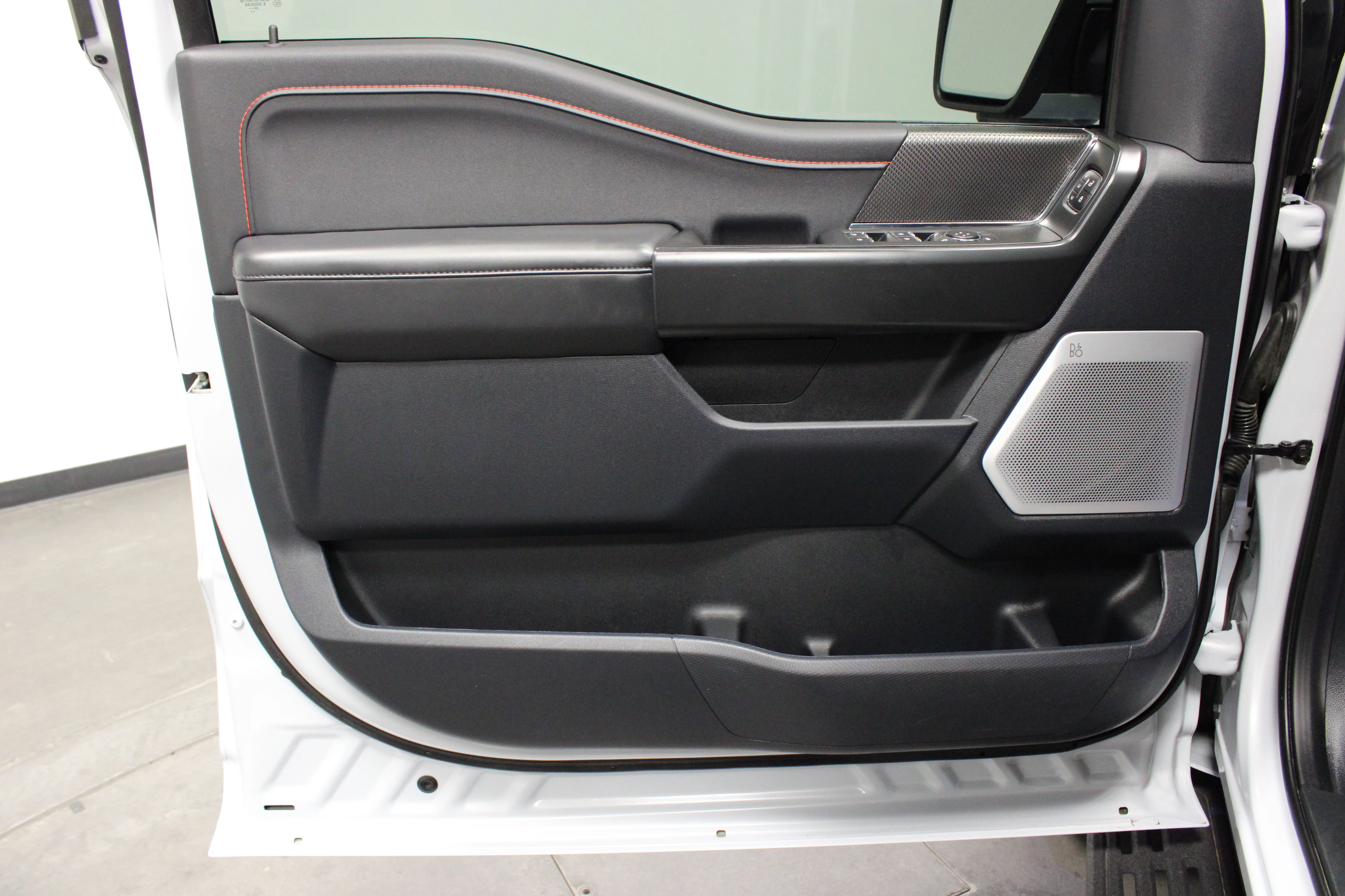 Used 2025 Space White Metallic Ford Raptor image 13