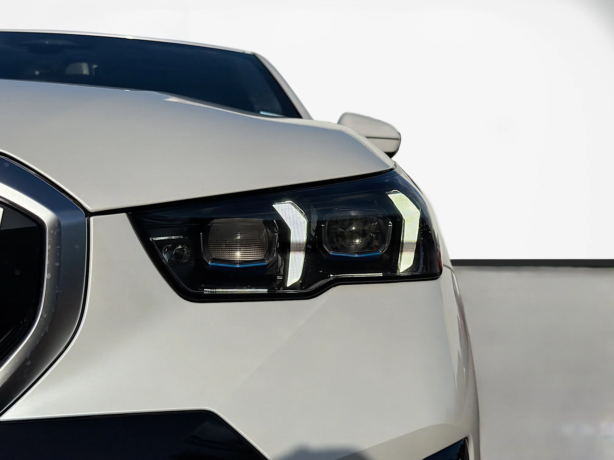 New 2027 Mineral White Metallic BMW 530i image 9