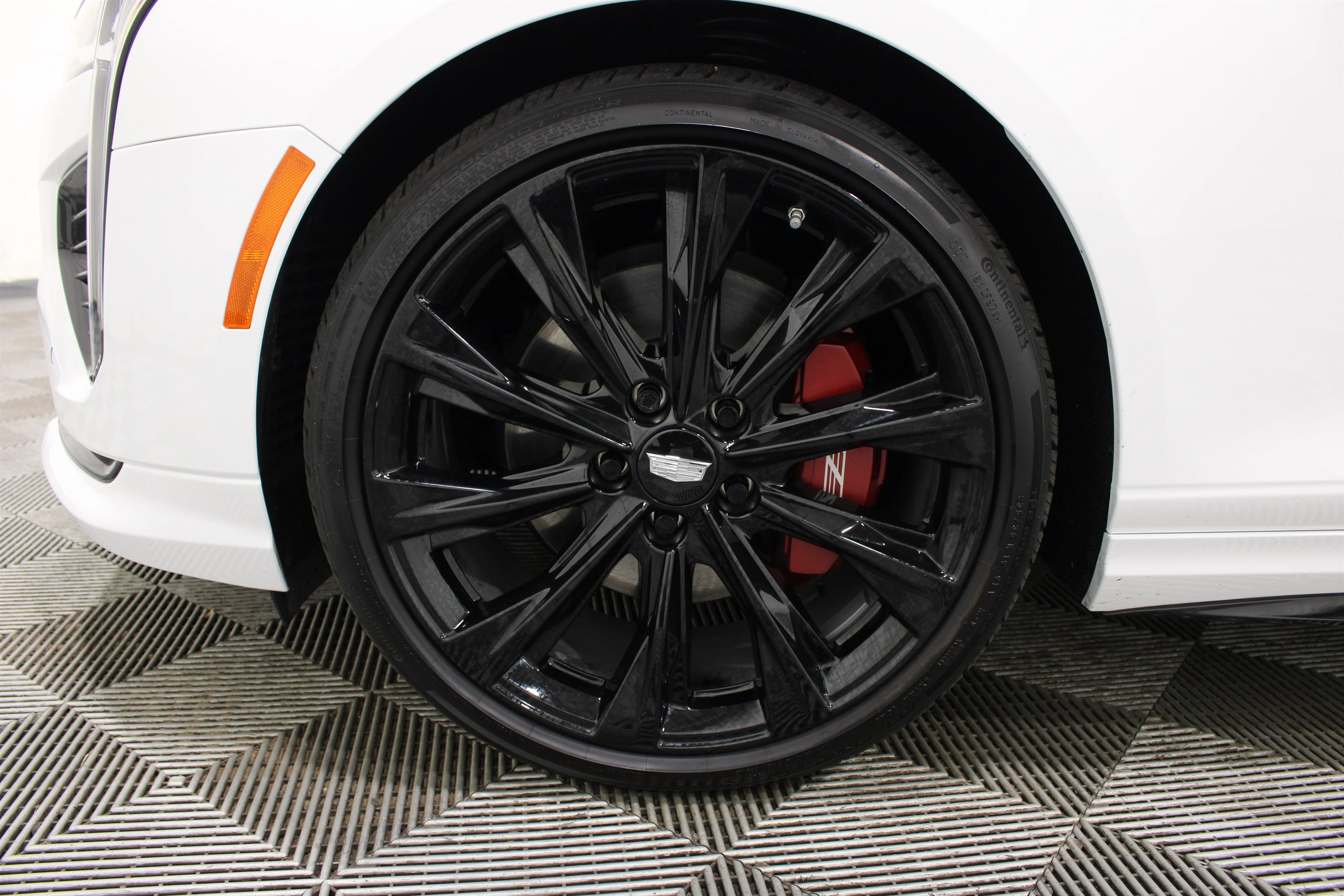 2025 Cadillac CT4 V-Series - Photo 36