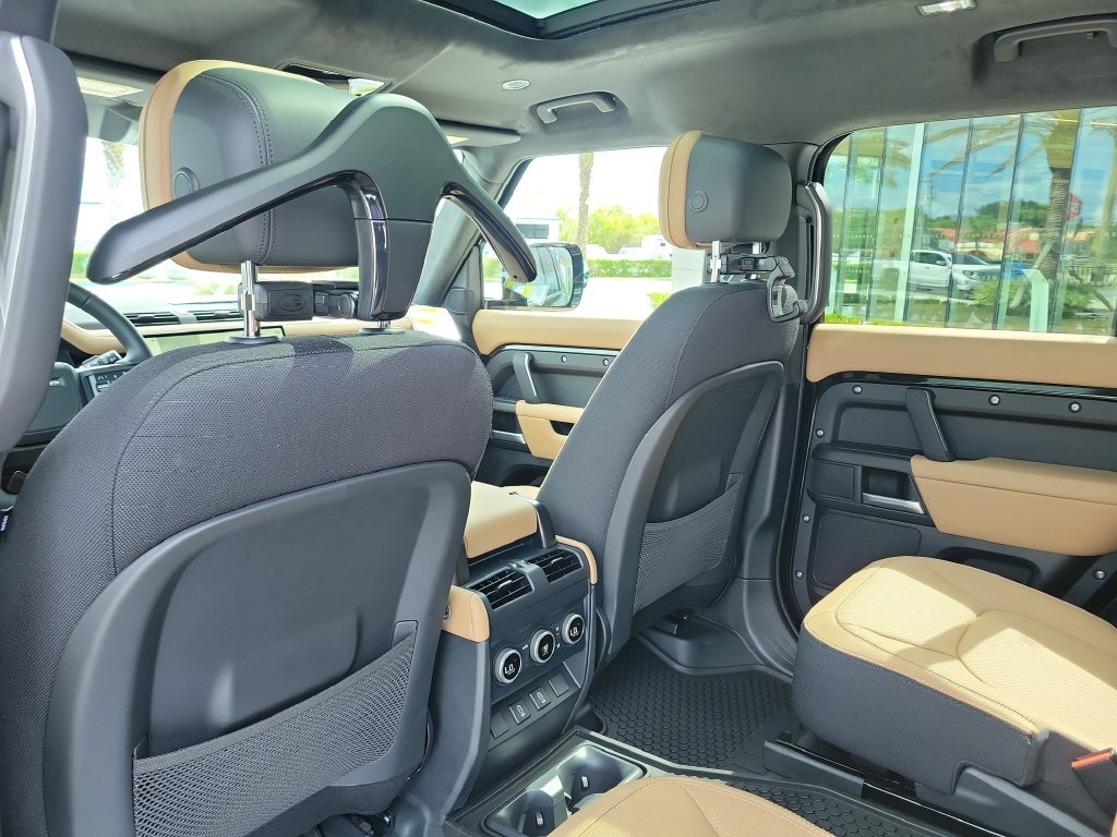 New 2026 Santorini Black Land Rover V8 image 16