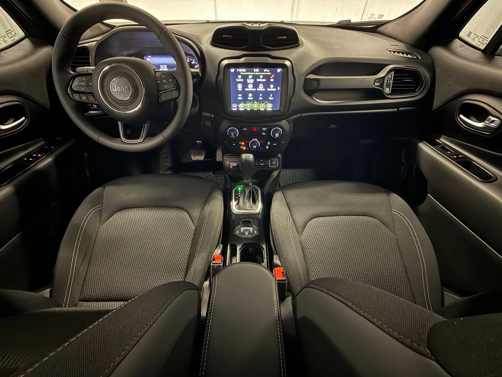 Used 2022  Jeep Altitude image 15