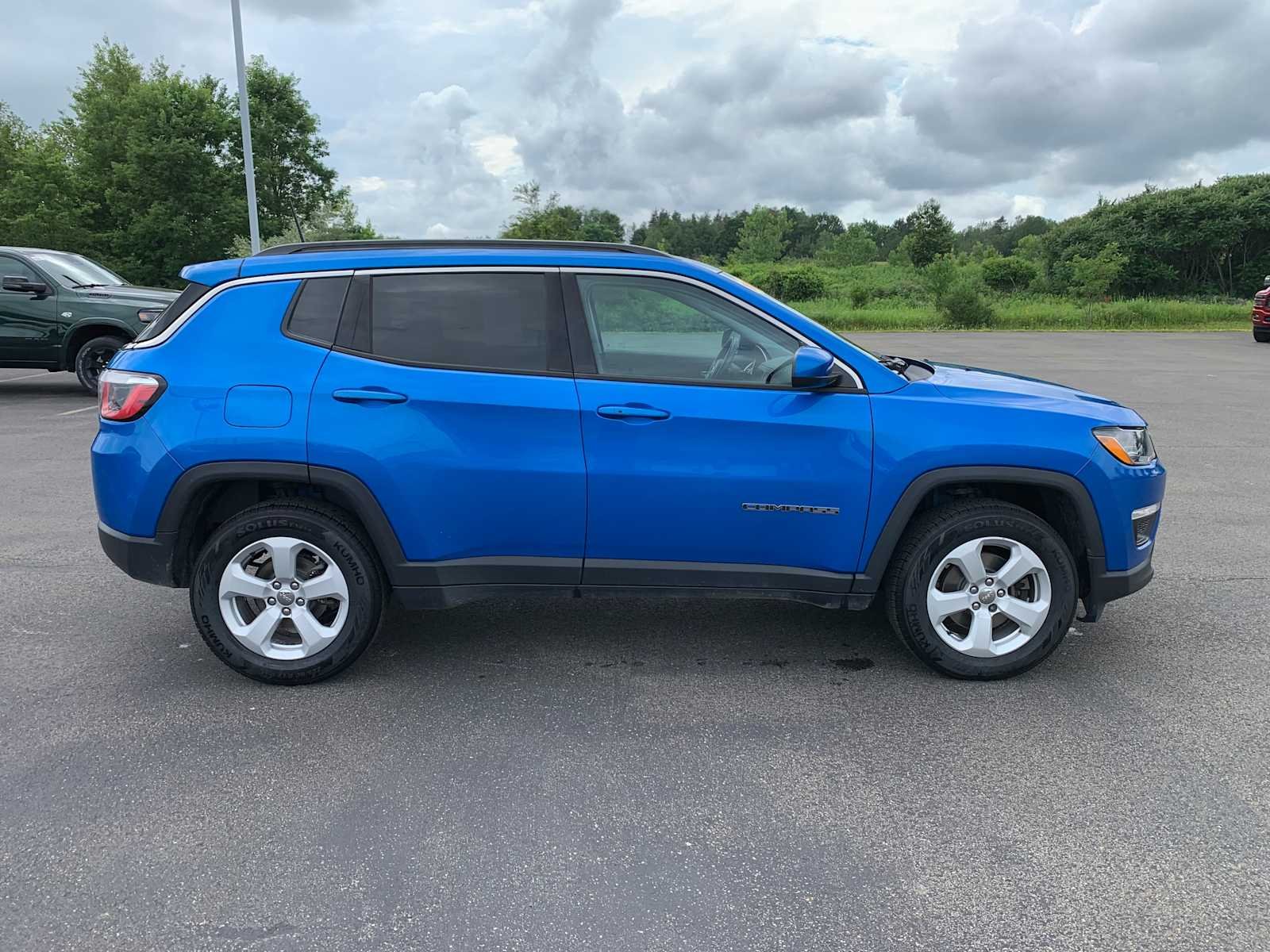 Used 2020 Laser Blue Pearlcoat Jeep Latitude image 3