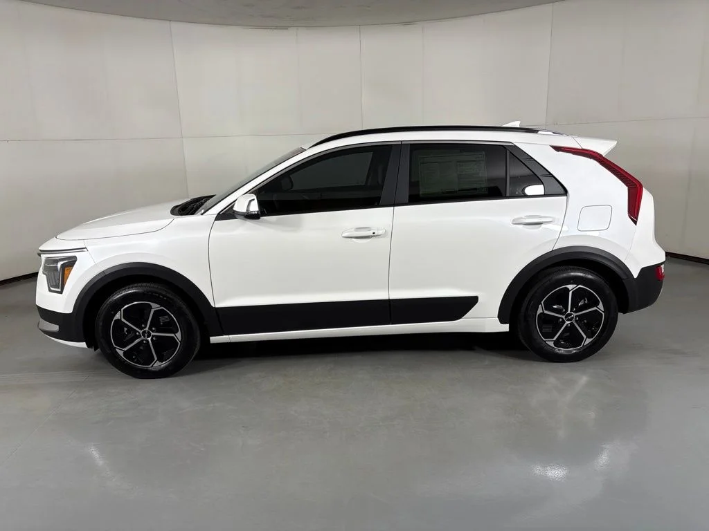 New 2026 Snow White Pearl Kia EX image 5