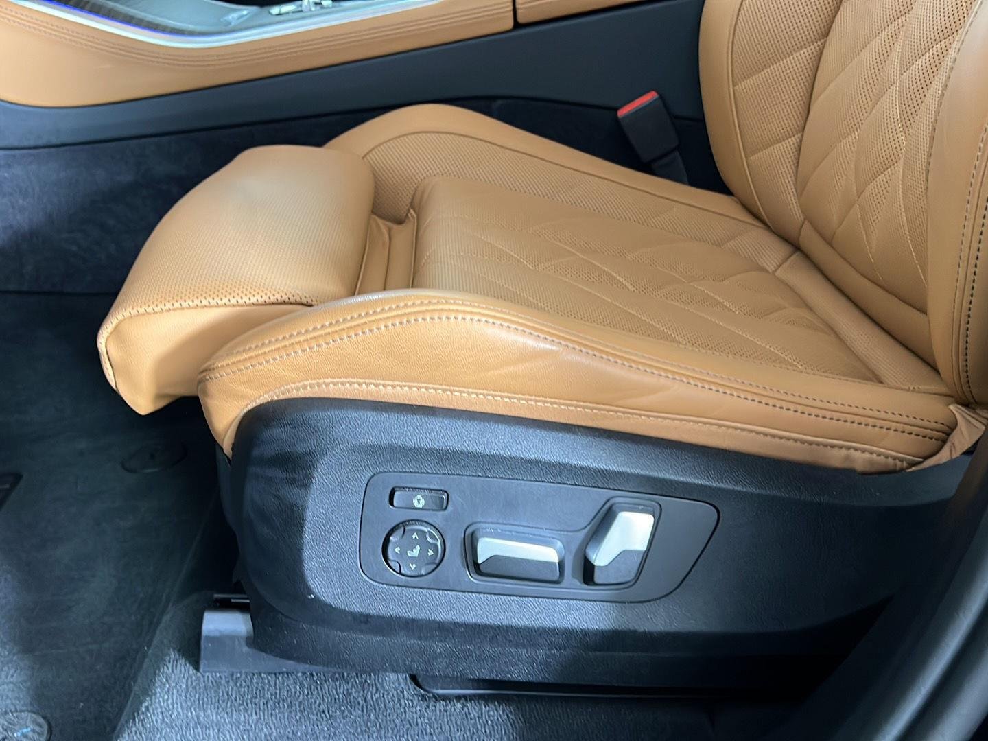 Used 2026 Carbon Black Metallic BMW xDrive40i image 13