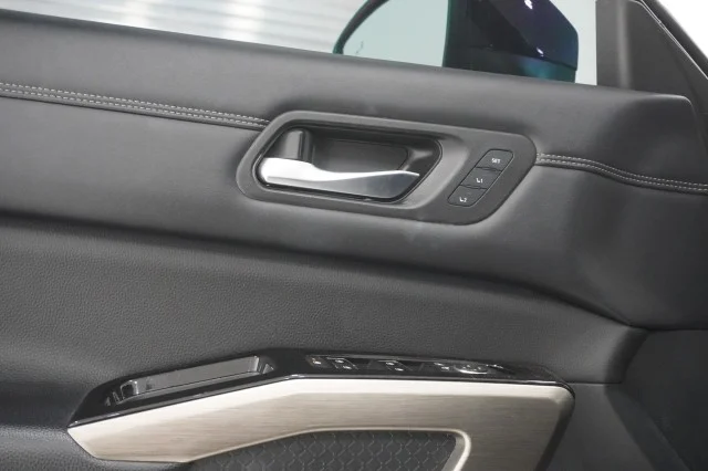 Used 2022 BLACK Nissan Platinum image 15