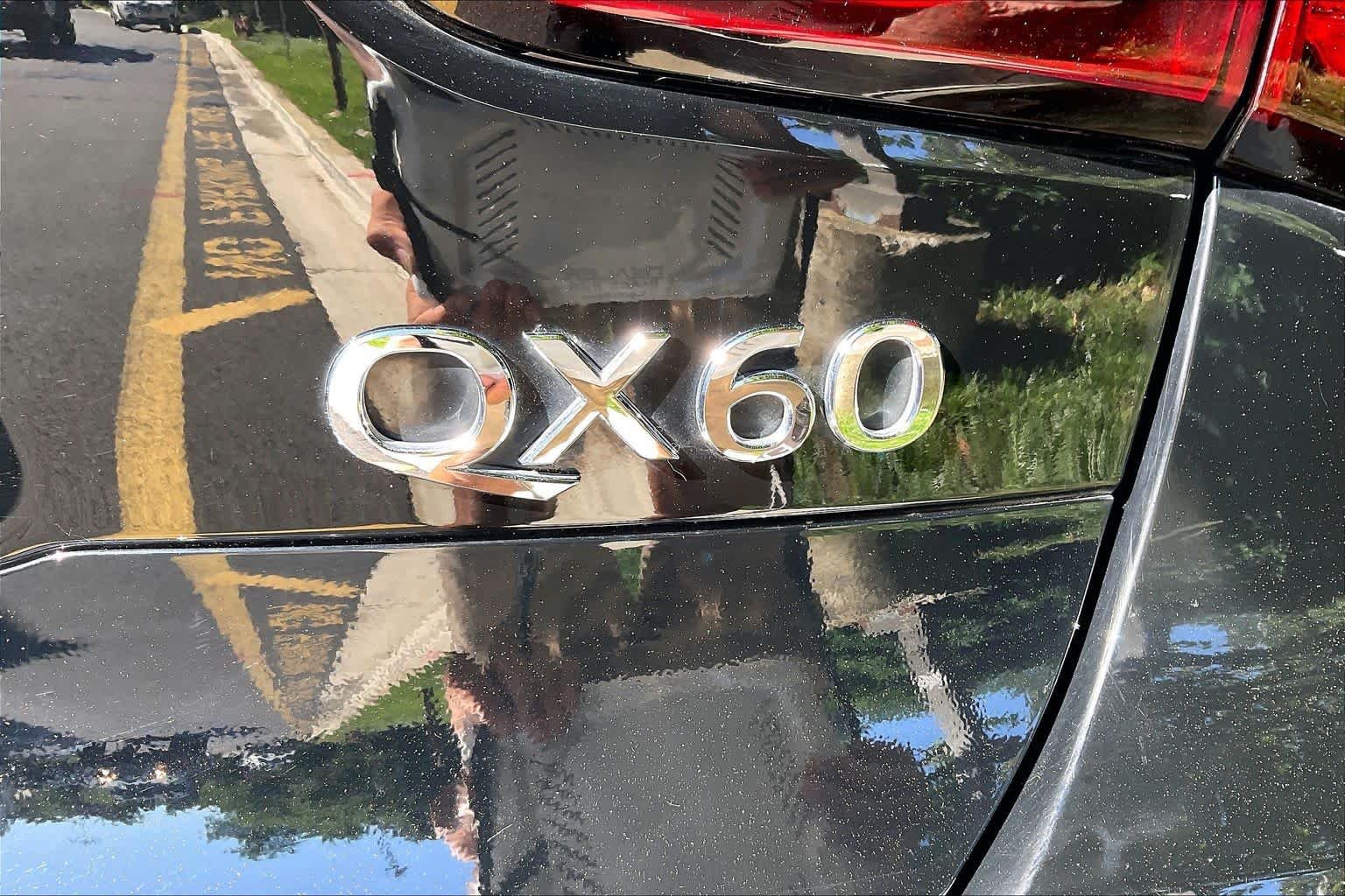 Used 2020 Black Obsidian INFINITI LUXE image 33