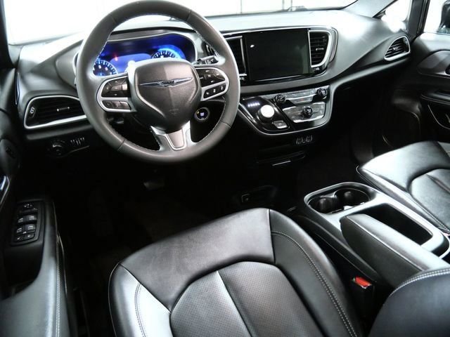 Certified Used 2025 Black Chrysler Select image 4