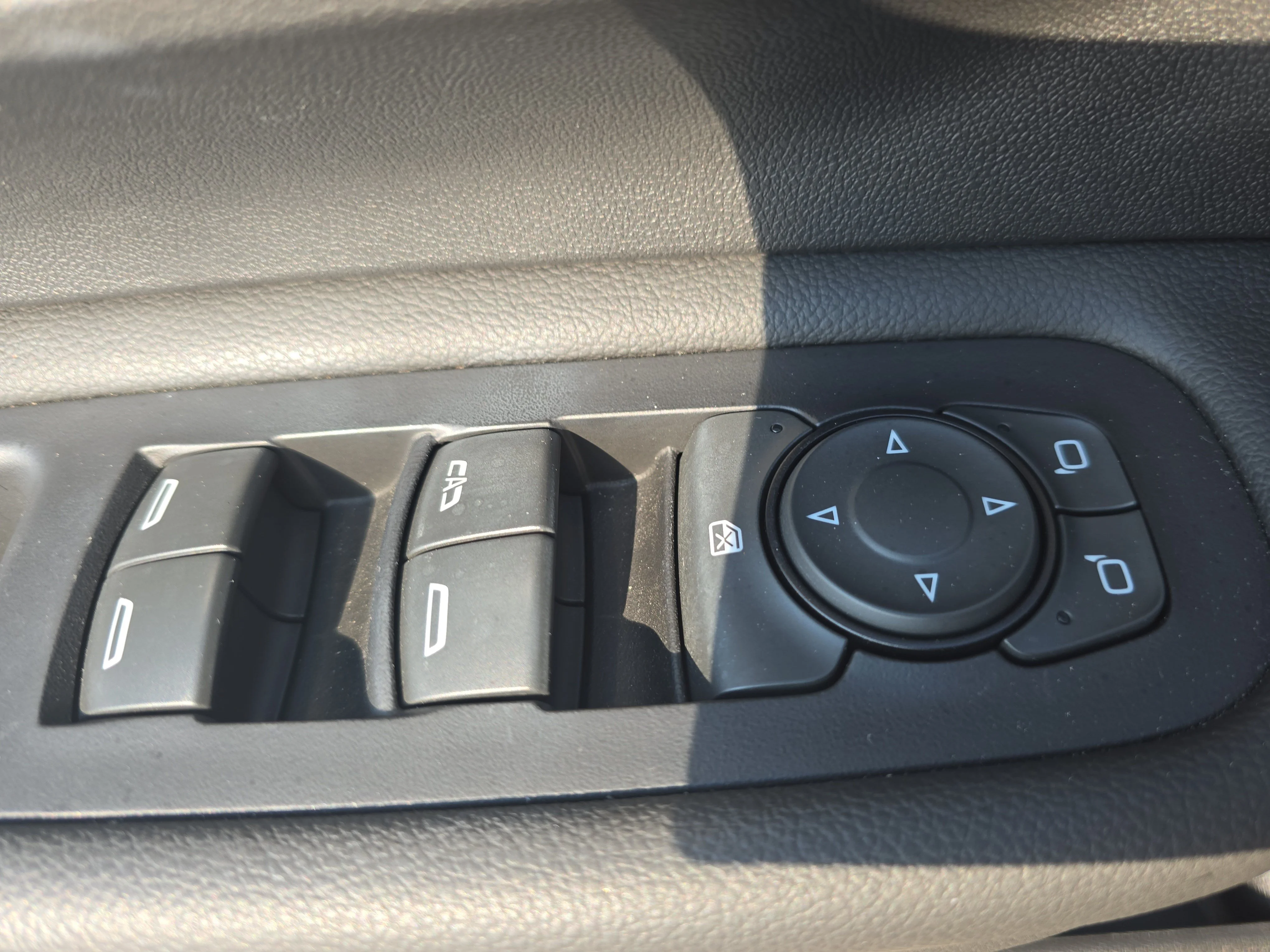 Used 2023 Sterling Metallic GMC SLE image 26
