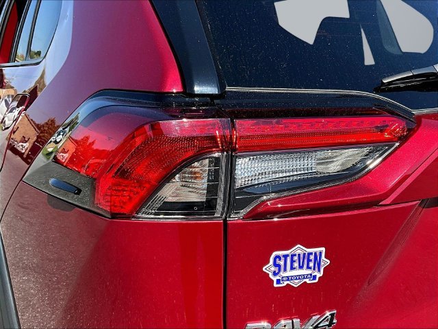 Used 2022 Red Toyota XLE image 28