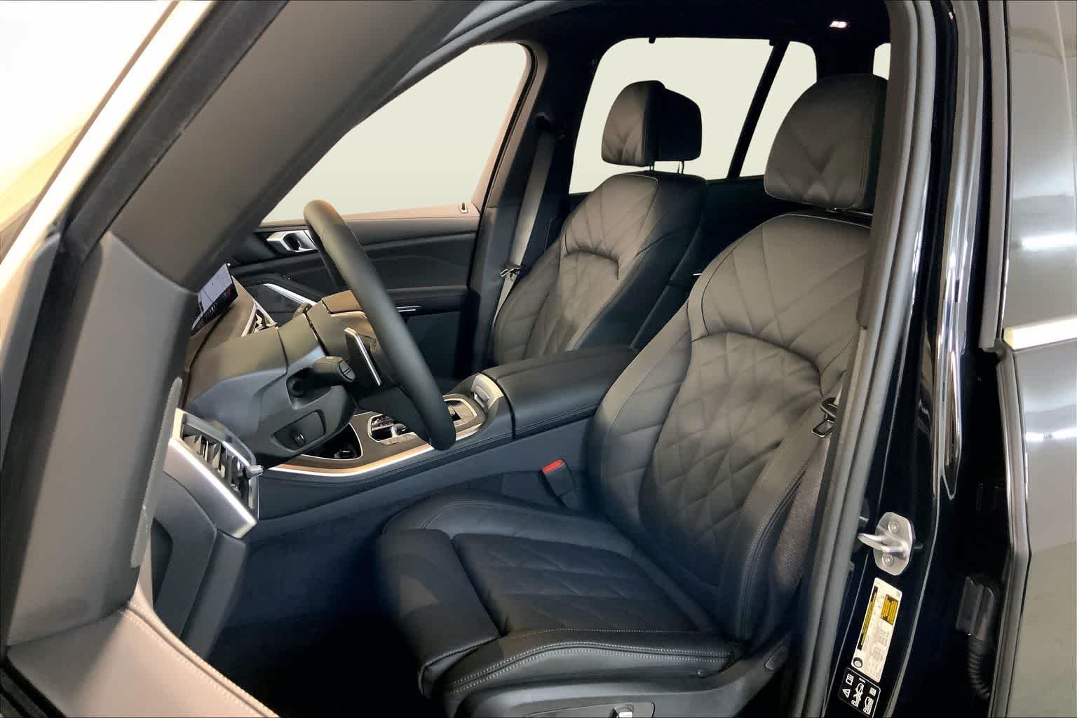 New 2026 Black Sapphire Metallic BMW xDrive40i image 9