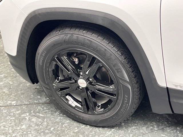 Used 2018 Summit White GMC SLE image 31