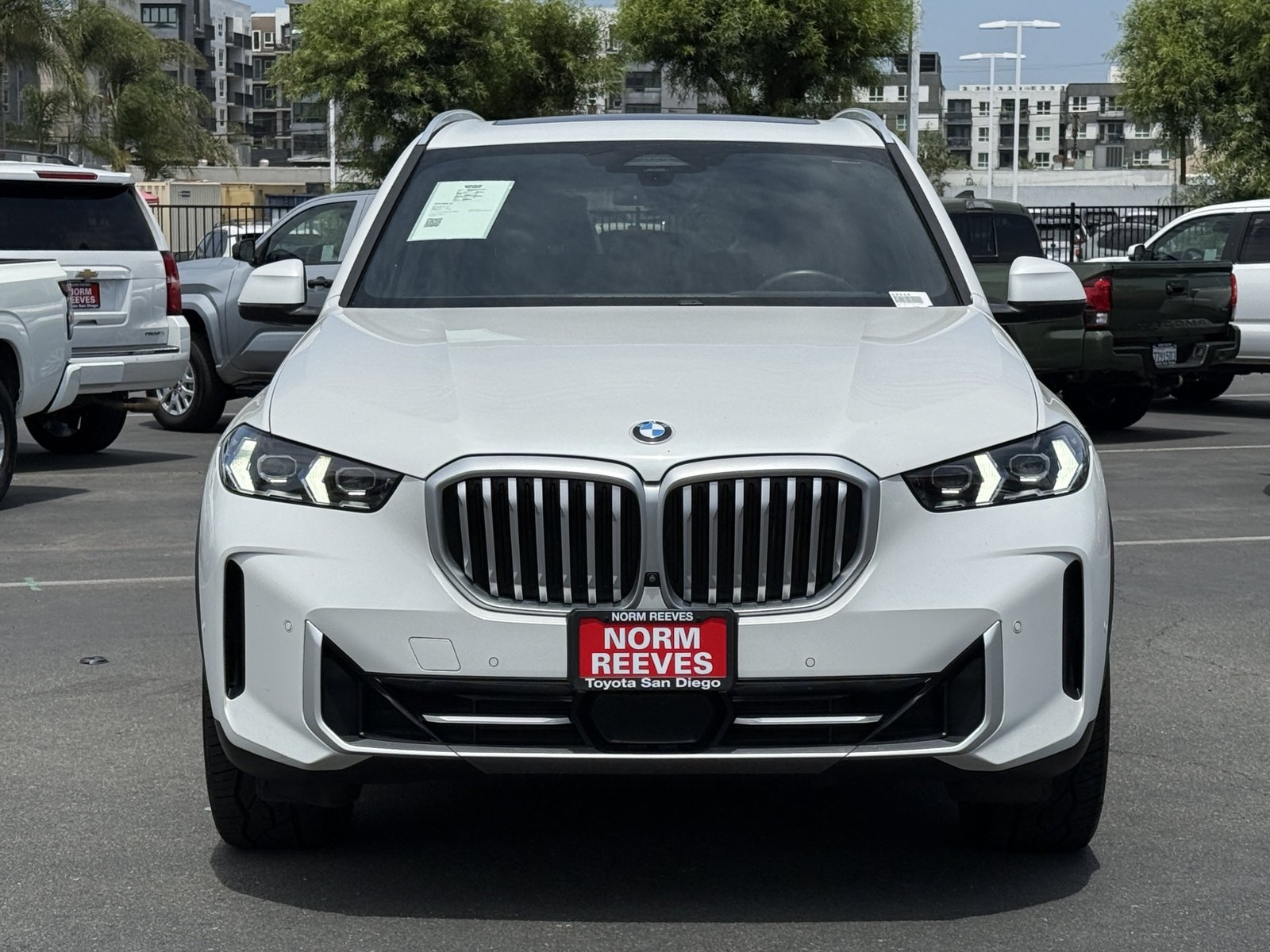 Used 2024 White Metallic BMW sDrive40i image 5