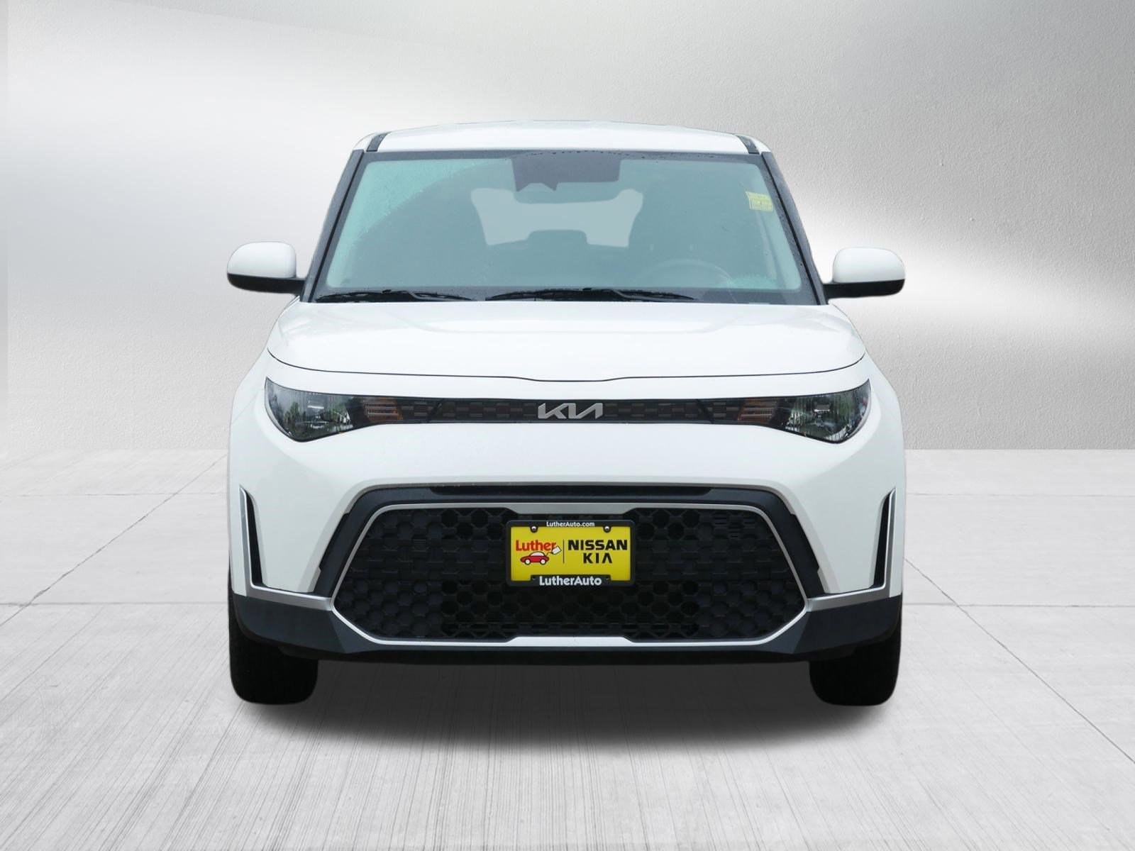 Used 2025  Kia LX image 2