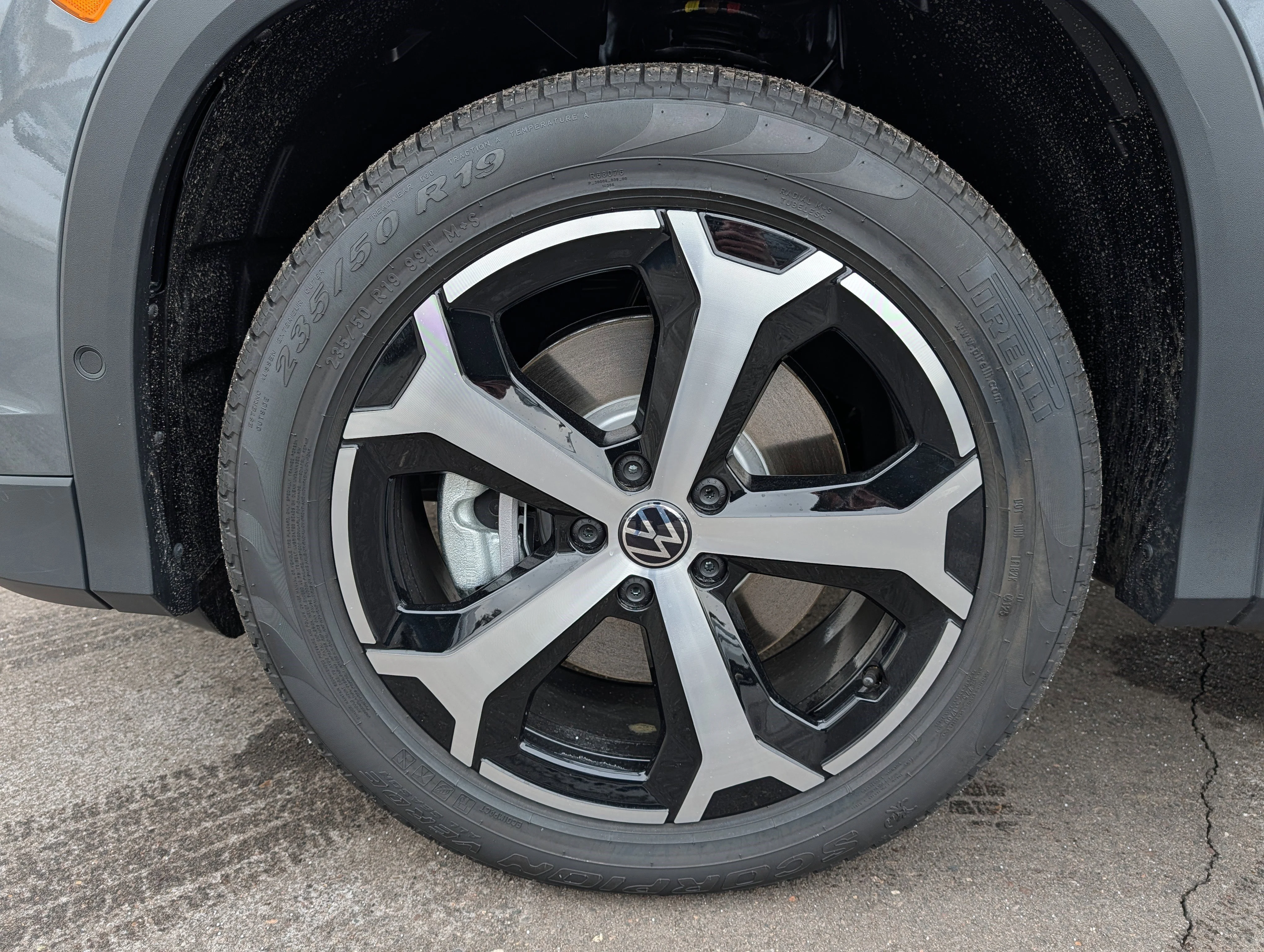 New 2026 Platinum Gray Metallic Volkswagen SE image 5