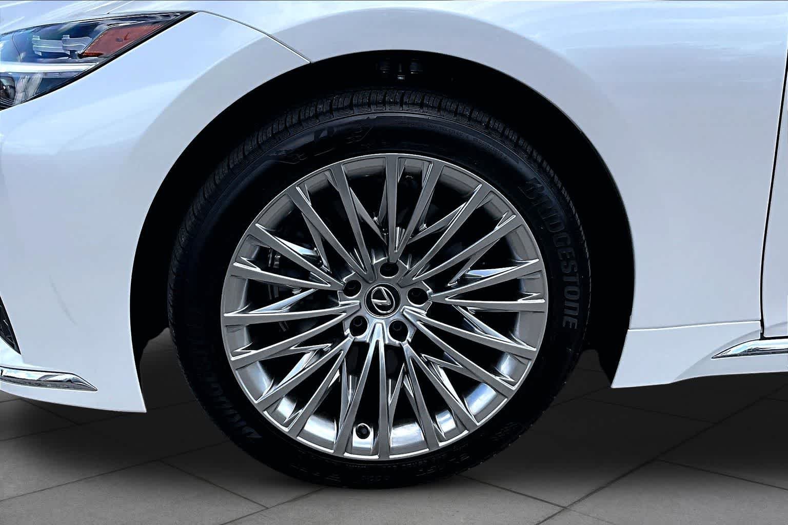 Used 2024 Eminent White Pearl Lexus  image 11
