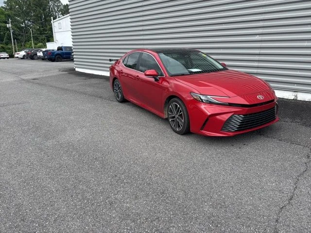 2025 Toyota Camry XLE Hybrid's photo