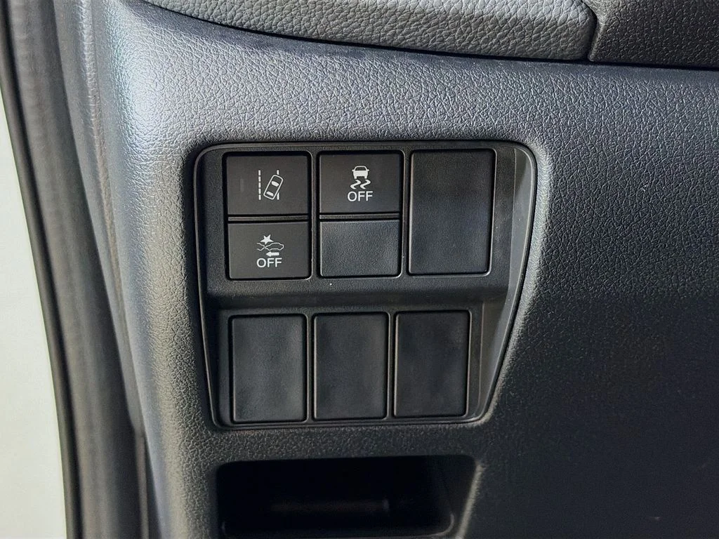 Used 2022 White Honda EX image 11