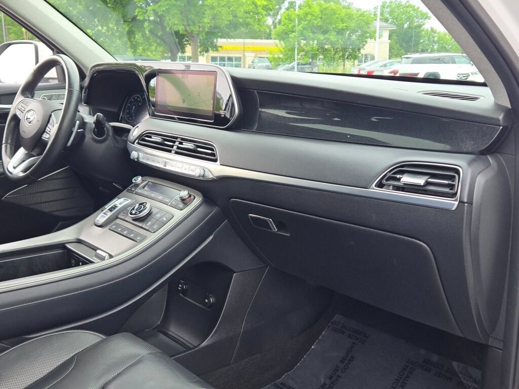 Used 2021 White Hyundai Limited image 7