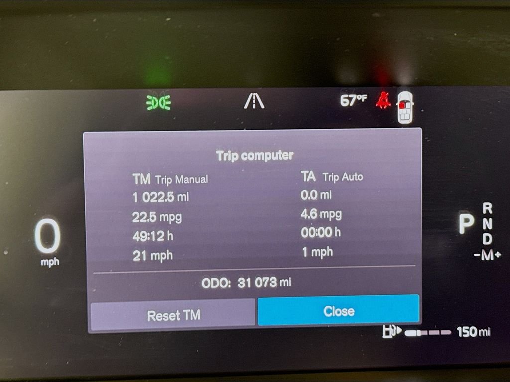 Used 2023 Black Volvo B6 Plus 6-Seater image 13