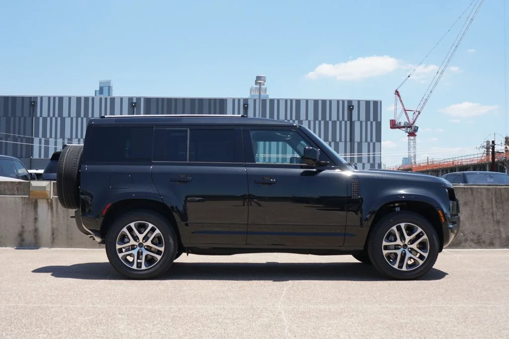 New 2026 Black Land Rover X-Dynamic SE image 8