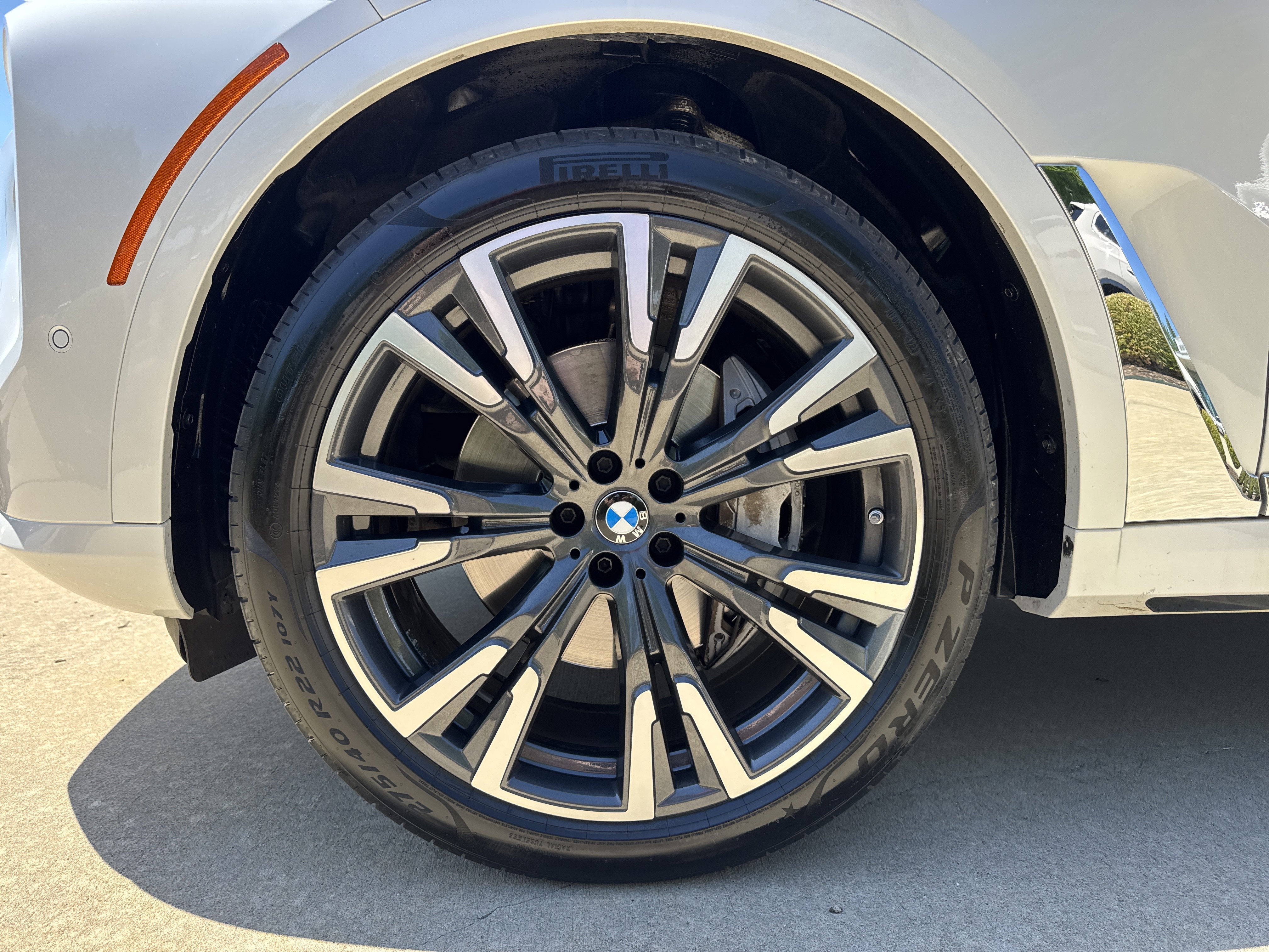 Certified Used 2023 Mineral White Metallic BMW xDrive40i image 28