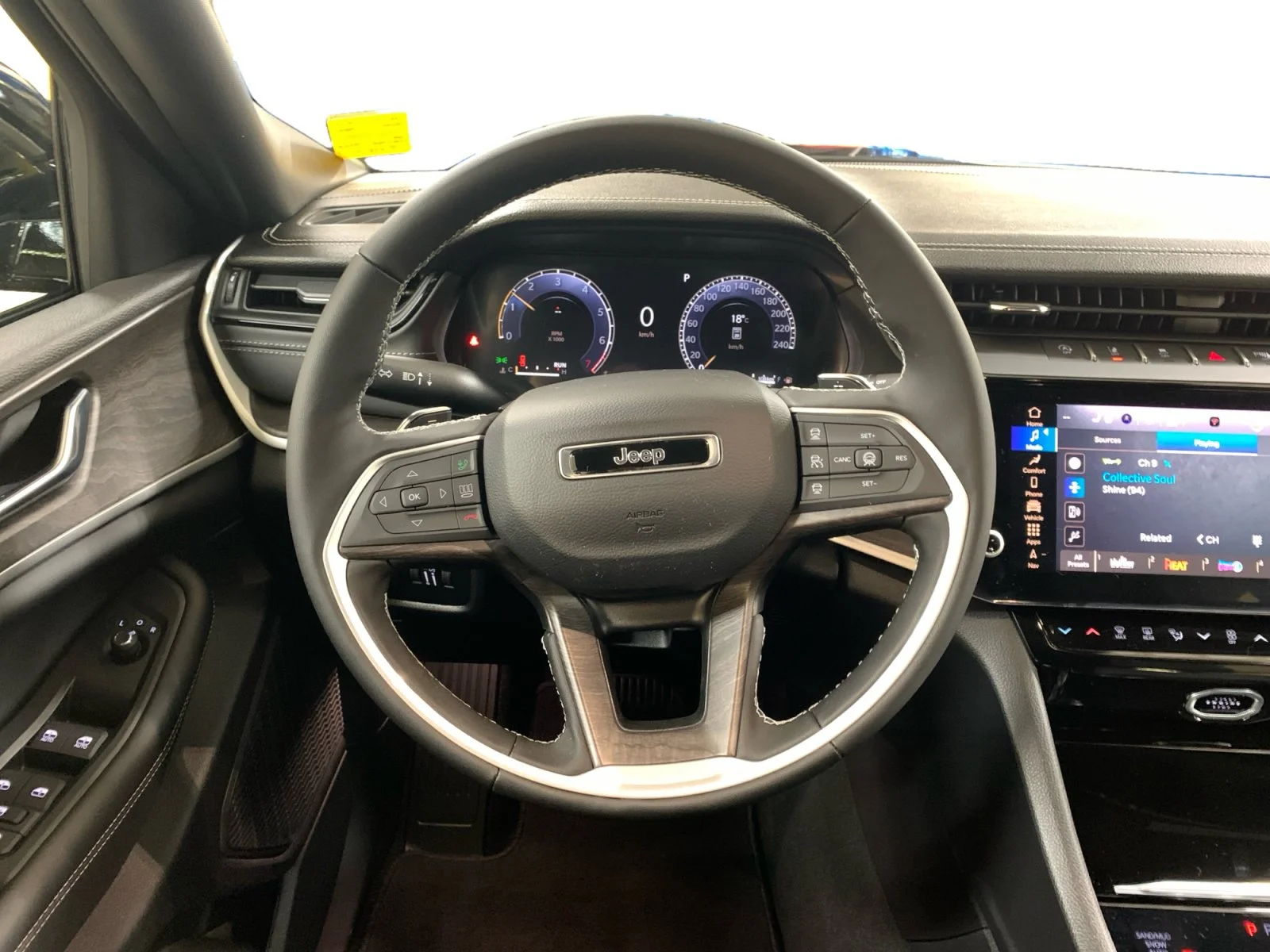 New 2026 Diamond Black Crystal Pearl Jeep Altitude image 13