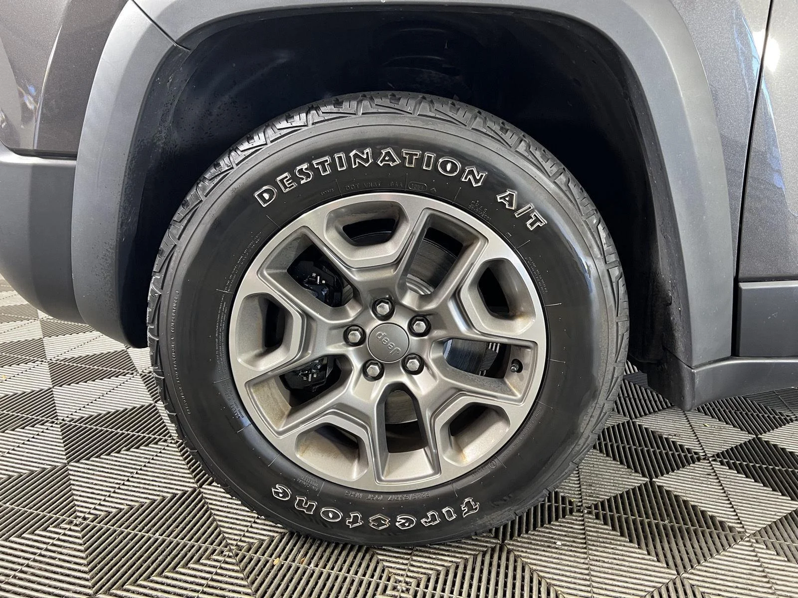 Used 2021 Granite Crystal Metallic Clearcoat Jeep Trailhawk image 9
