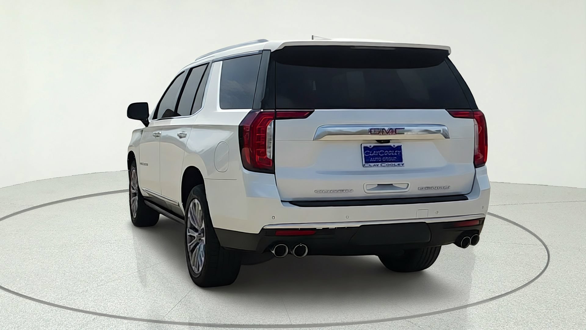 Used 2022 White Frost Tricoat GMC Denali image 6