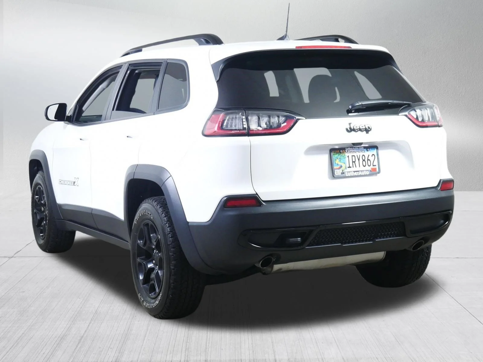 Used 2022 Bright White Clearcoat Jeep X image 5