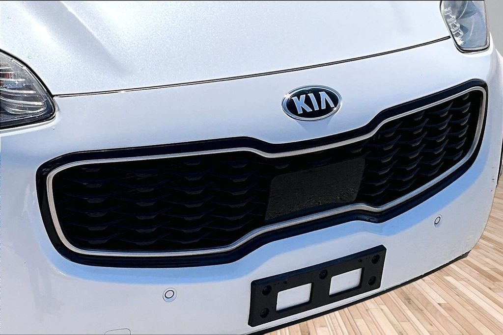 Used 2019 White Kia SX image 26