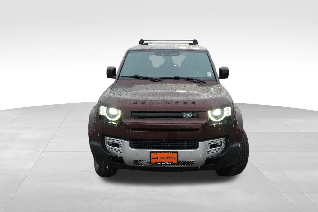 Used 2023  Land Rover SE image 12