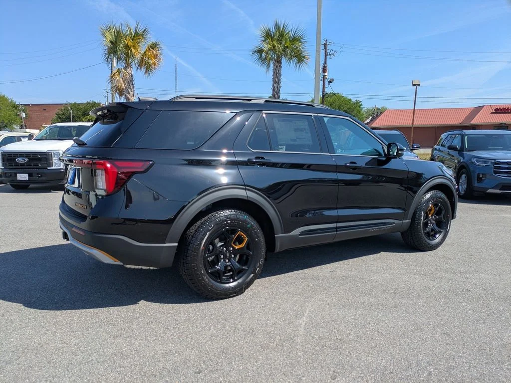 New 2026 Agate Black Metallic Ford Tremor image 4