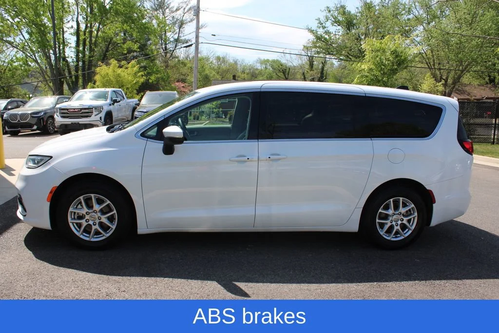 Used 2023 White Chrysler Touring L image 13