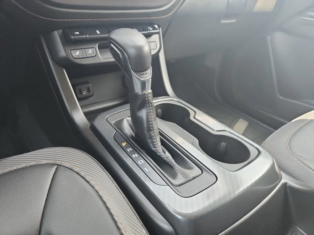 Used 2022 Satin Steel Metallic GMC AT4 - Cloth image 19
