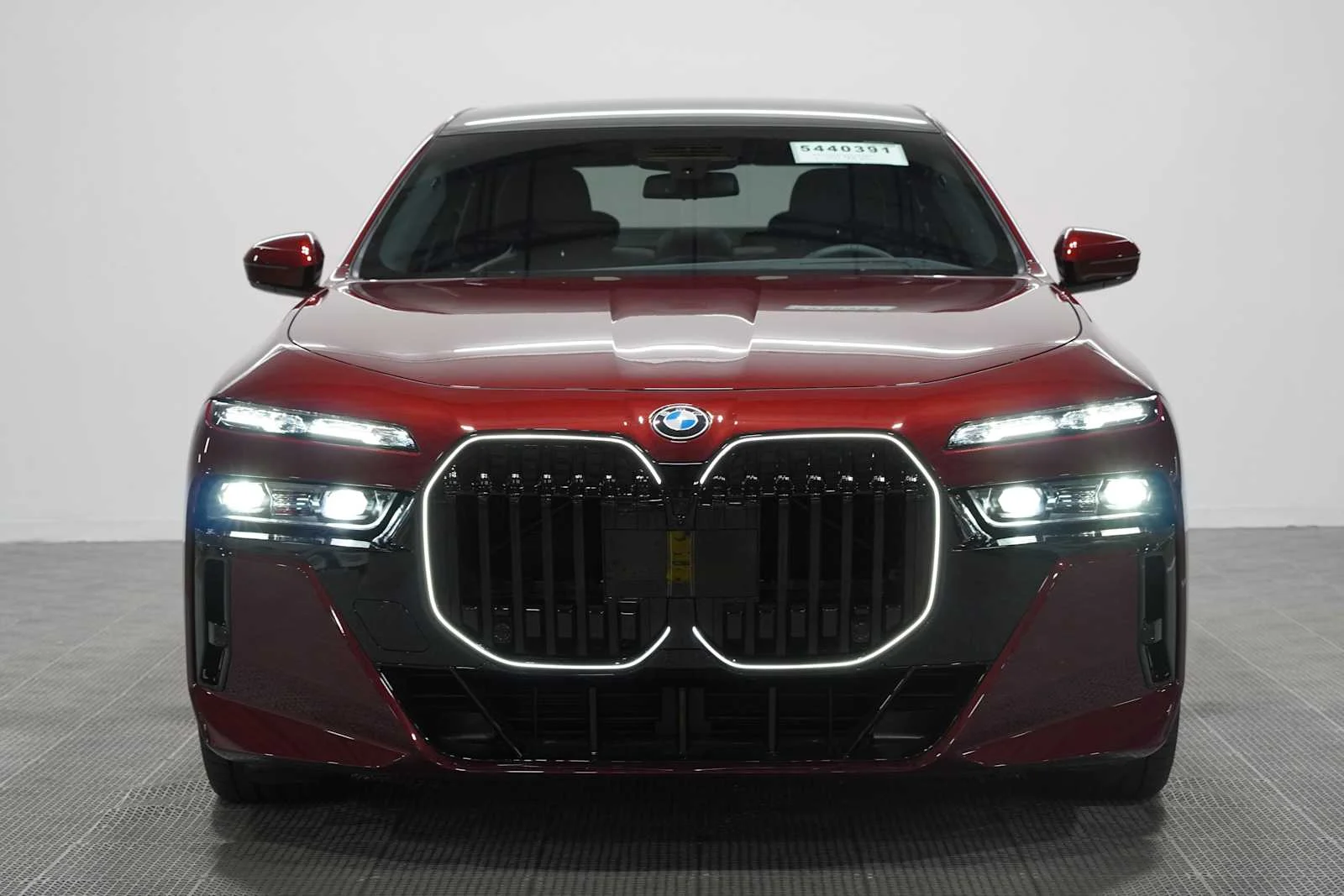 New 2026 Aventurin Red Metallic BMW 740i image 3