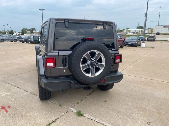 Used 2019 Granite Crystal Clearcoat Metallic Jeep Unlimited Sahara image 9