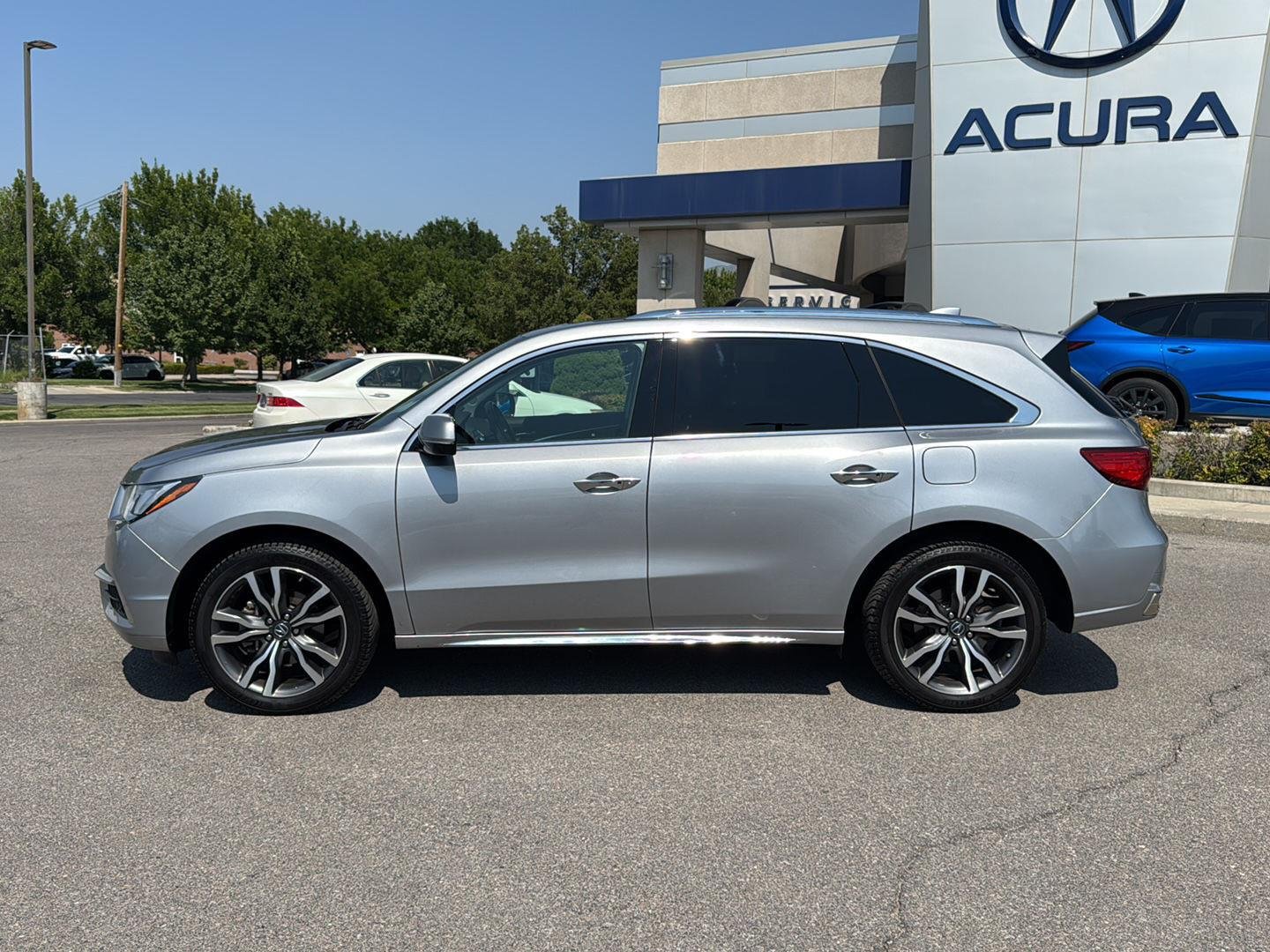 Used 2019 Lunar Silver Metallic Acura w/Advance/Entertainment Pkg image 2