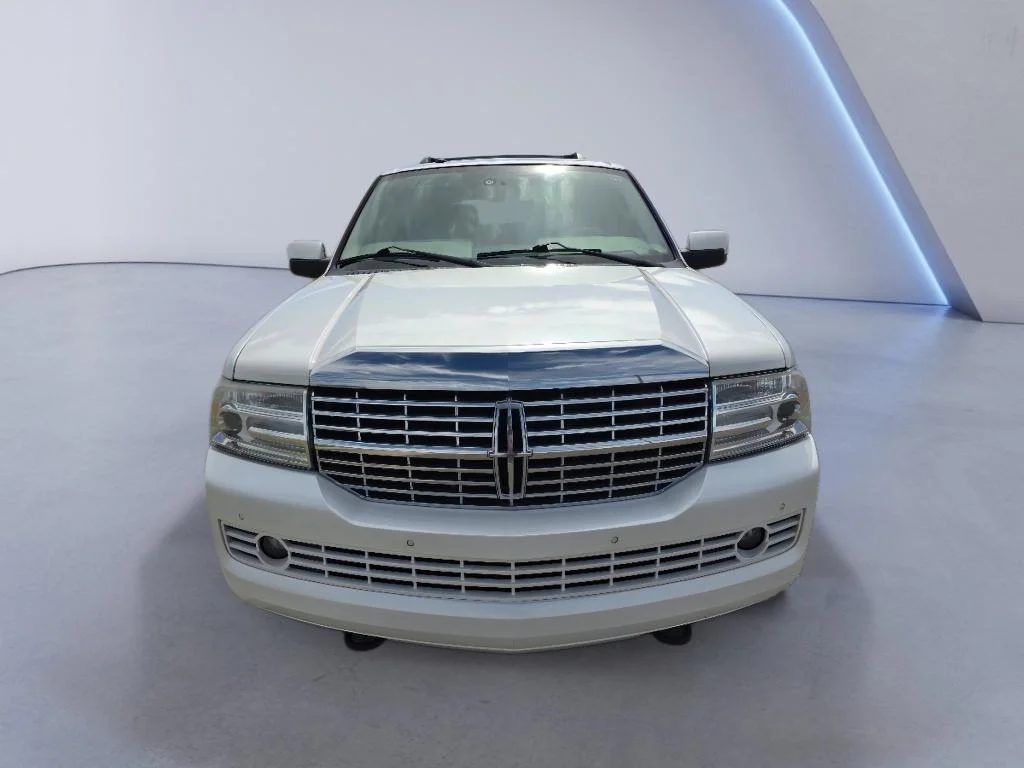 Used 2013 White Platinum Metallic Tri-Coat Lincoln  image 8