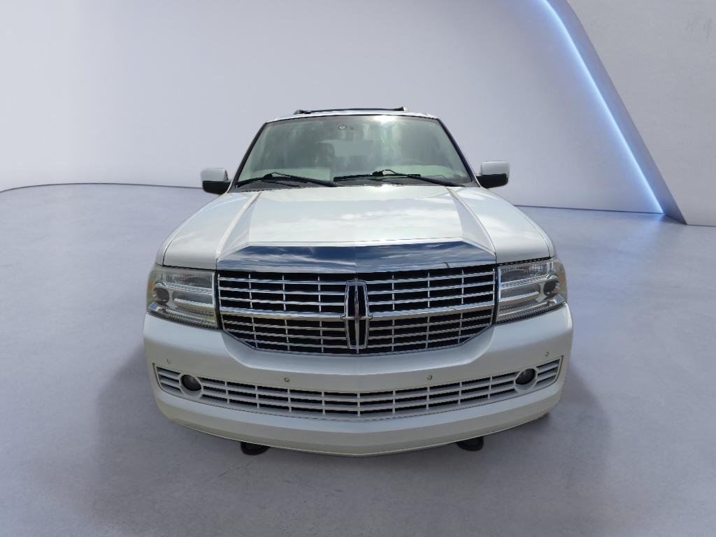 Used 2013 White Platinum Metallic Tri-Coat Lincoln  image 8