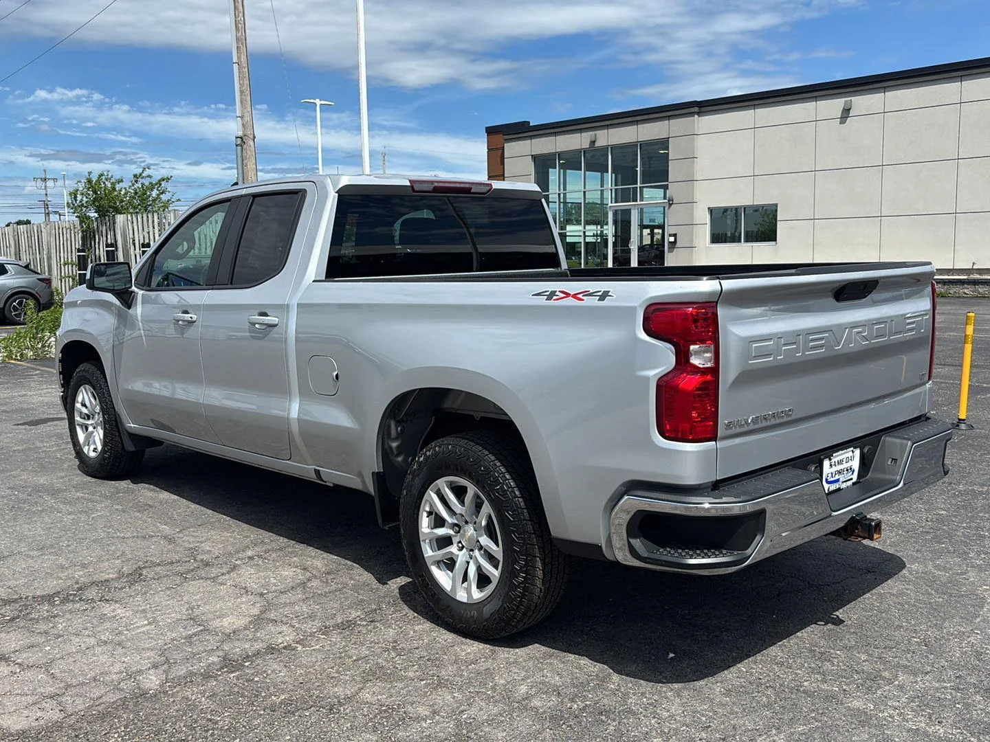 Used 2019 SILVER ICE METALLIC Chevrolet LT image 5