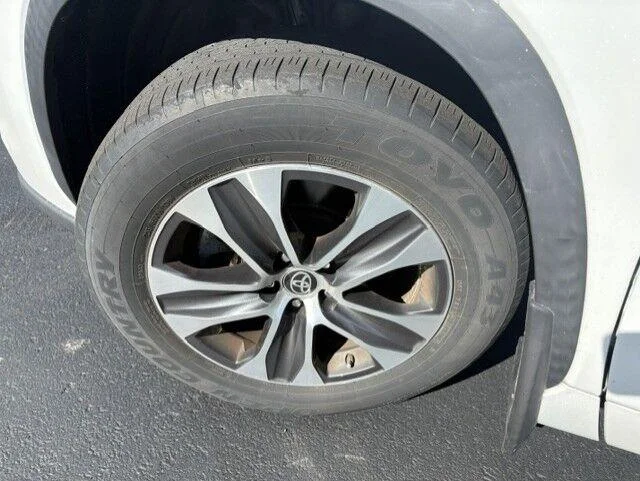Used 2022 Wind Chill Pearl Toyota XLE image 16