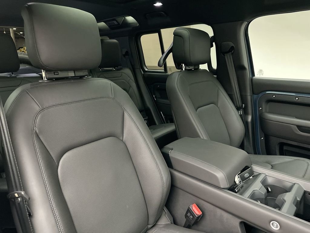 New 2026 Tasman Blue Land Rover S image 6