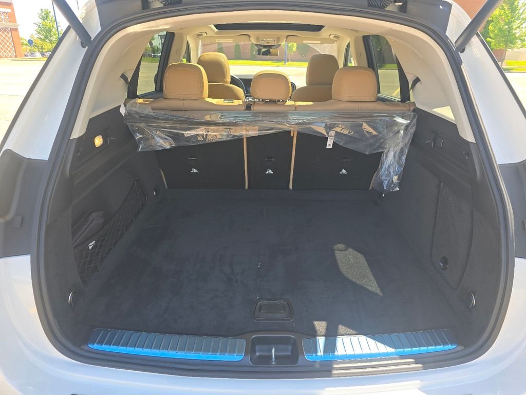 New 2026 MANUFAKTUR Moonlight White Metallic Mercedes-Benz GLE 450 image 18