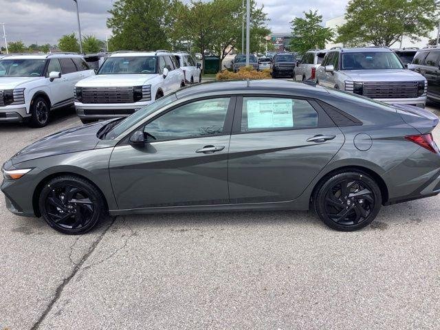 New 2026 Gray Hyundai SEL Sport image 8