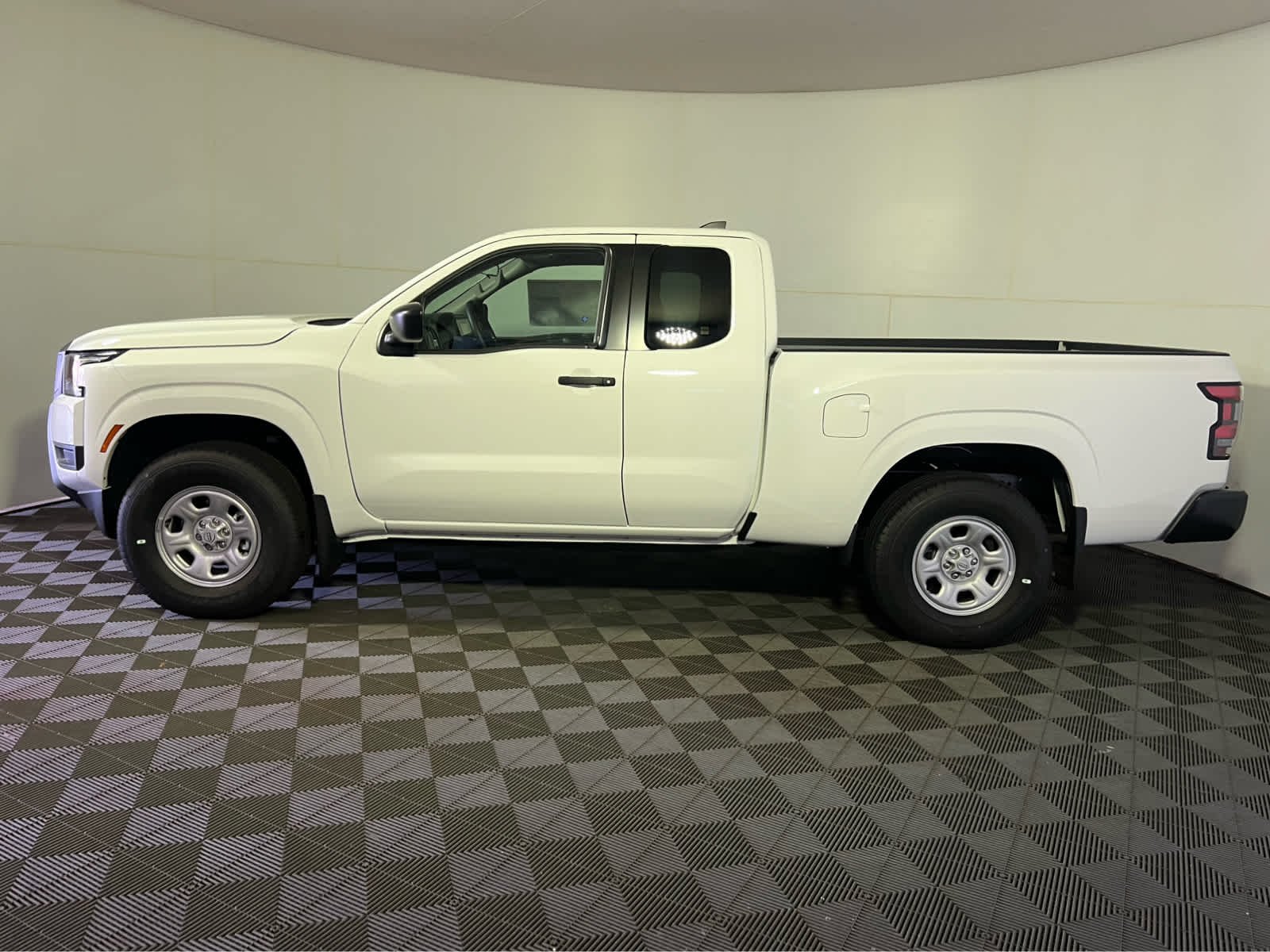 New 2026 Glacier White Nissan King Cab® S image 4