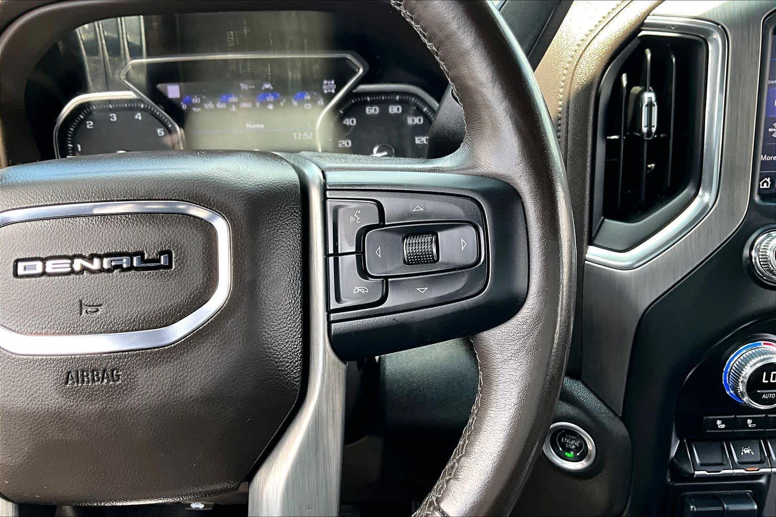 Used 2022 White Frost Tricoat GMC Denali image 25